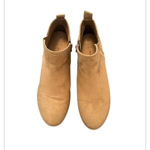 Women's Time & Tru Tan Faux Suede Memory Foam Ankle Boots Size 8
